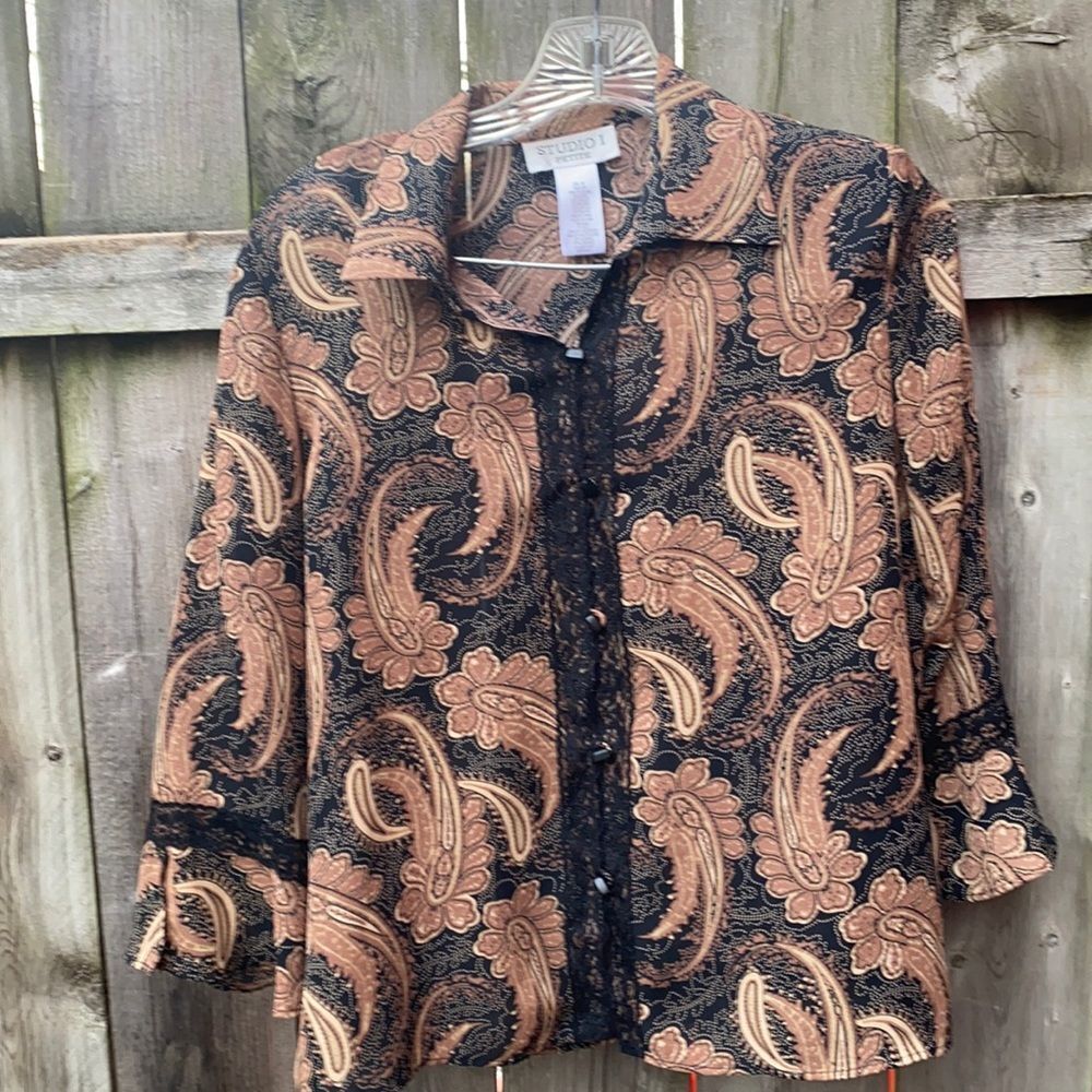 Studio I petite button Down shirt sz. 8 petite